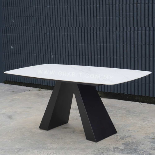 Moda Ceramic Dining Table